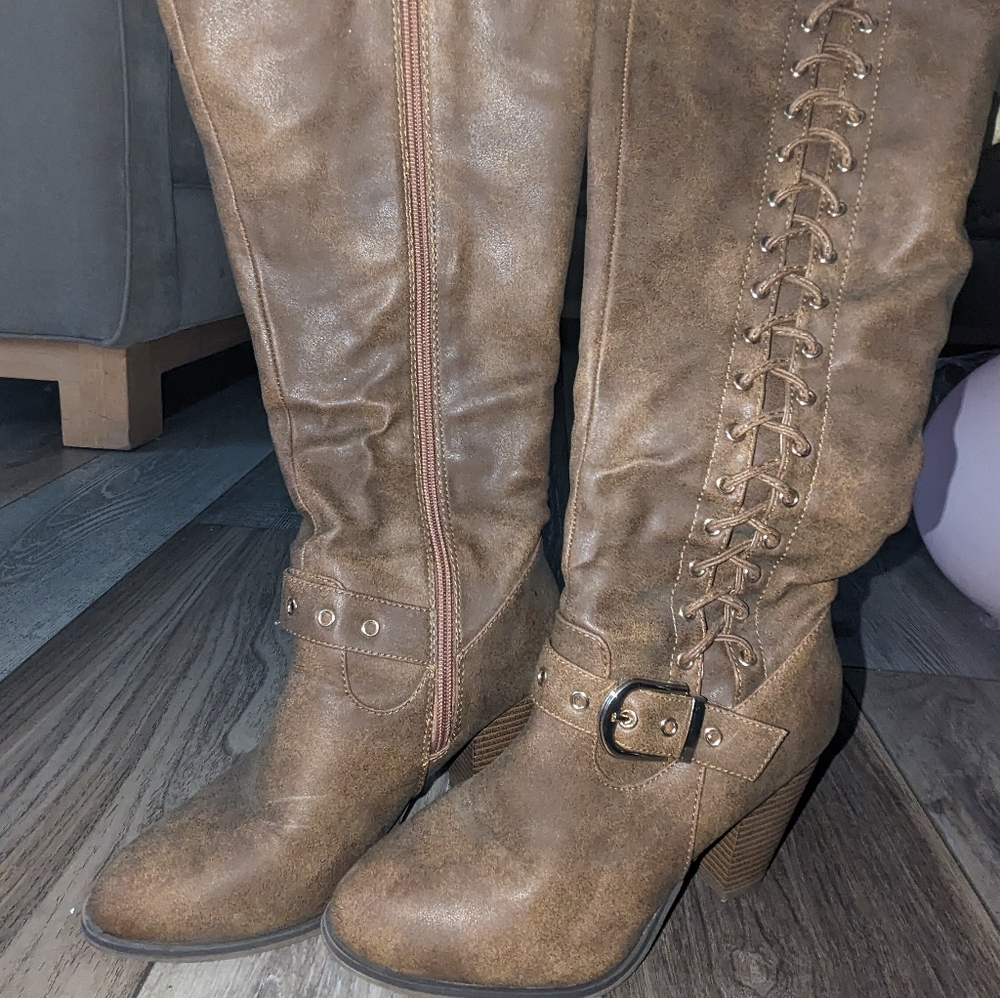 Women Knee High Sexy Side Tie Up Look Adjustable Big Buckle High Heels